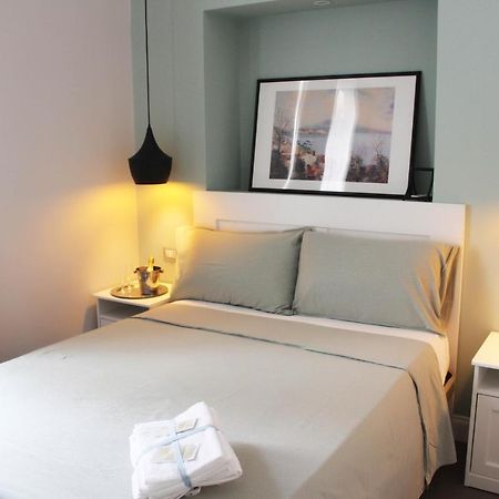 Residenza La Scala Bed & Breakfast Наполи Екстериор снимка