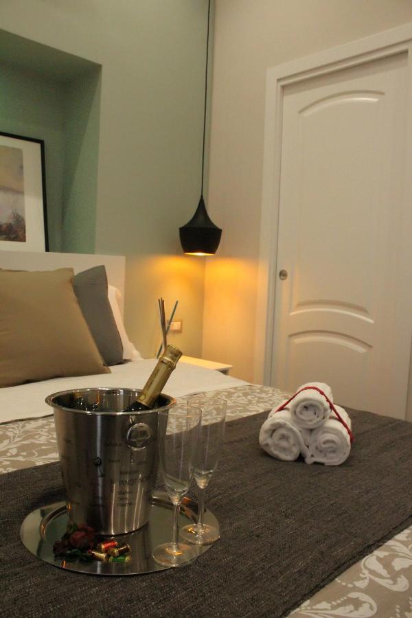 Residenza La Scala Bed & Breakfast Наполи Екстериор снимка