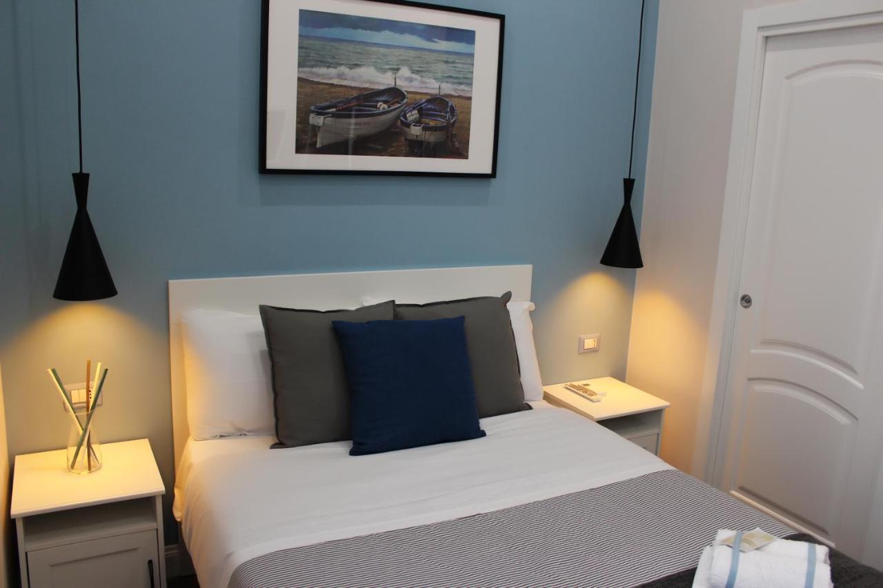 Residenza La Scala Bed & Breakfast Наполи Екстериор снимка