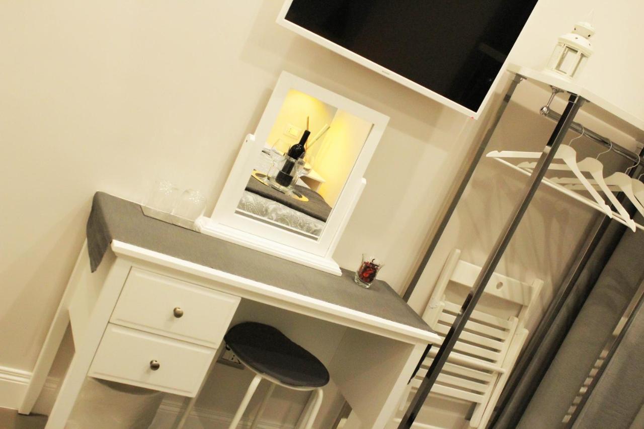 Residenza La Scala Bed & Breakfast Наполи Екстериор снимка