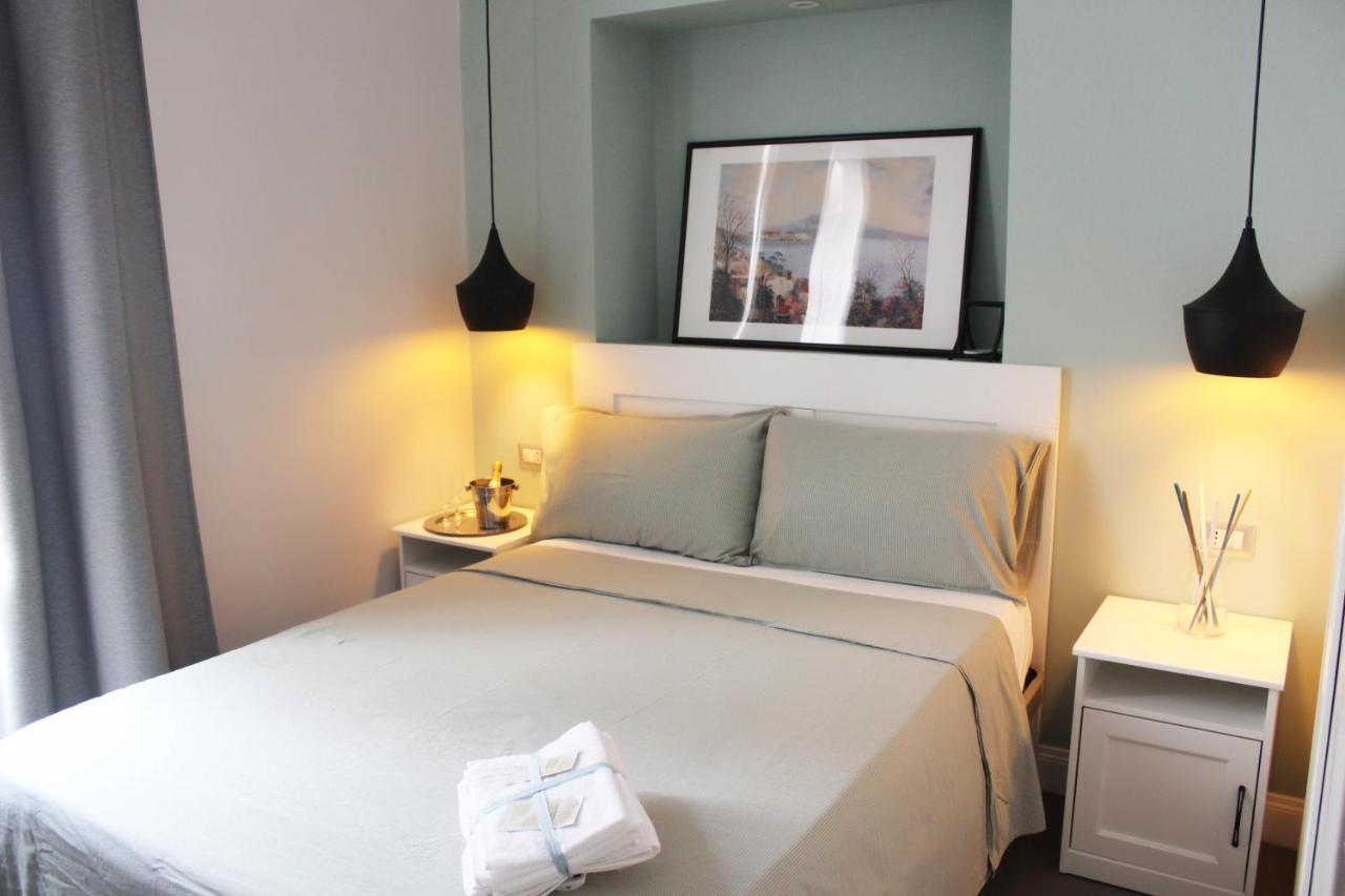 Residenza La Scala Bed & Breakfast Наполи Екстериор снимка